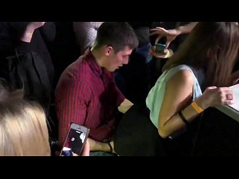 ❤️ Benetako sexua Errusiako diskoteka batean. 18 urteko neska errusiarra uzkian eta baginan izorratuta diskoteka batean ❤  Sexua gurean eu.assistirhentai.ru ❌️